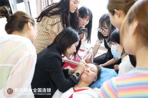 20岁在南京纹绣学校，学纹绣有发展前途吗？