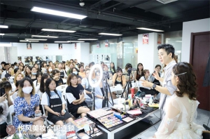 南京化妆培训学校有推荐就业吗？