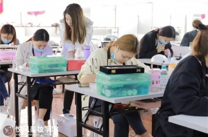 30多了在南京应该学化妆还是美甲?