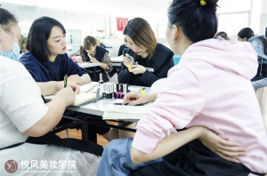 南京学美甲哪家学校较正规专业？