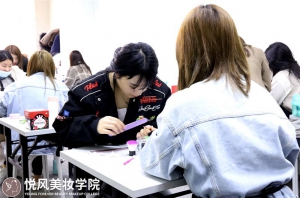 16岁可以在南京美甲学校学美甲吗？