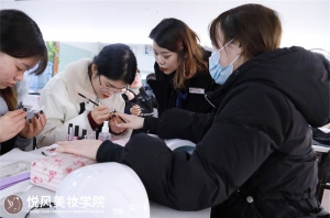 18岁了，在南京我开始学美甲了？