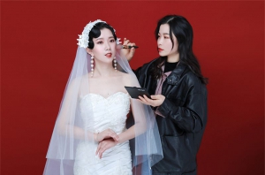 南京专业化妆师月薪多少？