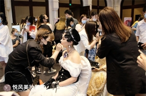 不想进厂拧螺丝？来悦风美妆学院学化妆！
