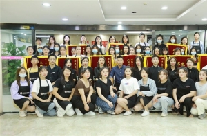 想学化妆，那个劝你