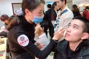 想学专业化妆？强推课程实用的悦风美妆学院